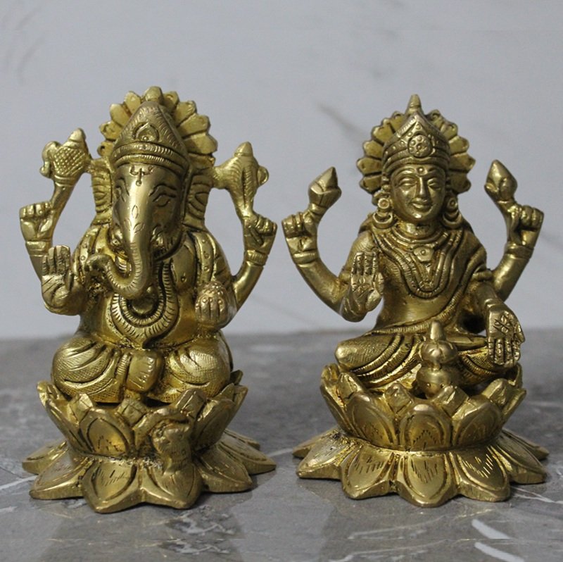 1.1 Handcrafted Brass Lakshmi Ganesha Idol Set on Lotus – 1510 gm - Image 1